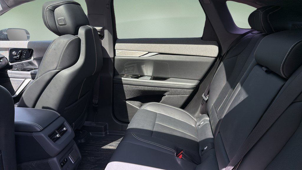 Certified 2025 Cadillac Optiq Sport 2 w/ LPO, Floor Liner Package AWD/4WD image 21