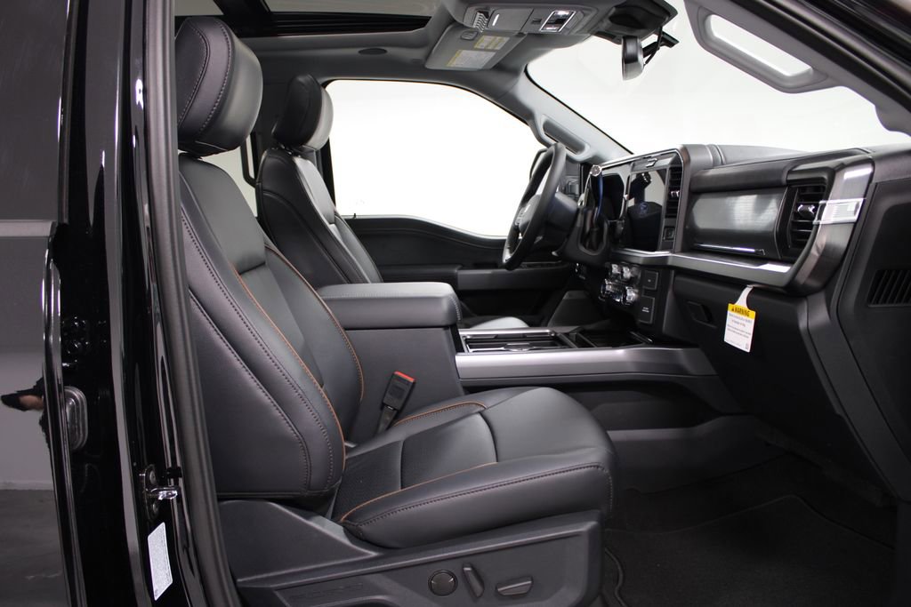 New 2026 Ford F250 Lariat w/ Black Appearance Package image 32