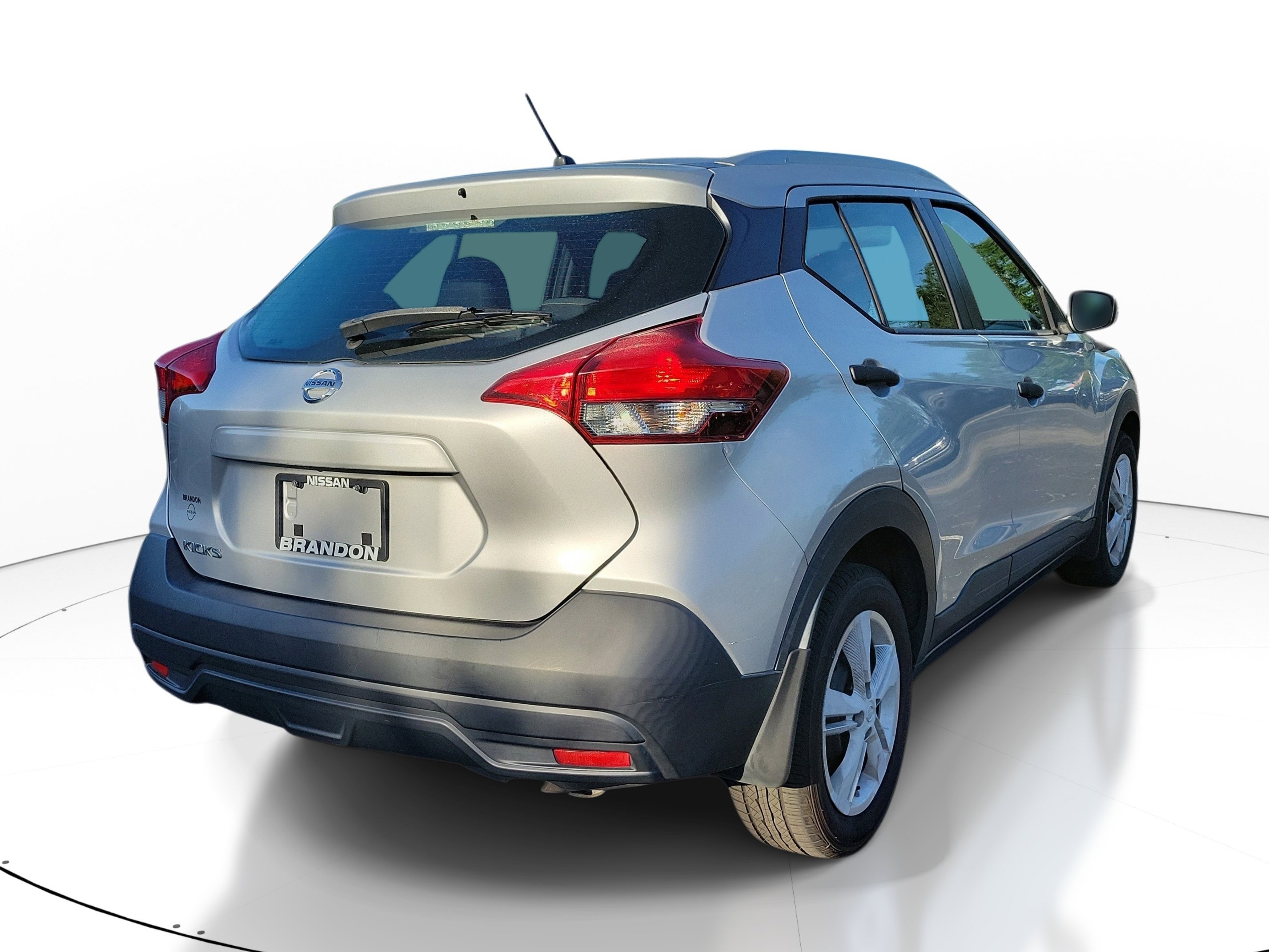 Used 2019 Nissan Kicks S image 9