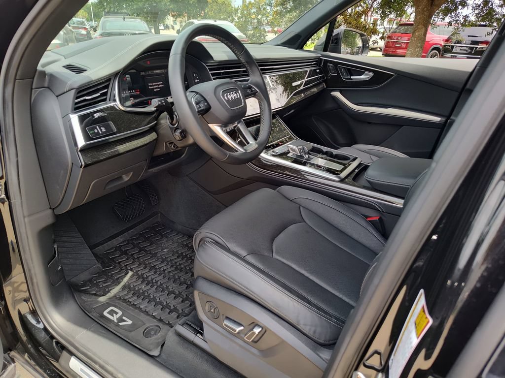 Used 2025 Audi Q7 3.0T Prestige w/ Prestige Package AWD/4WD image 2