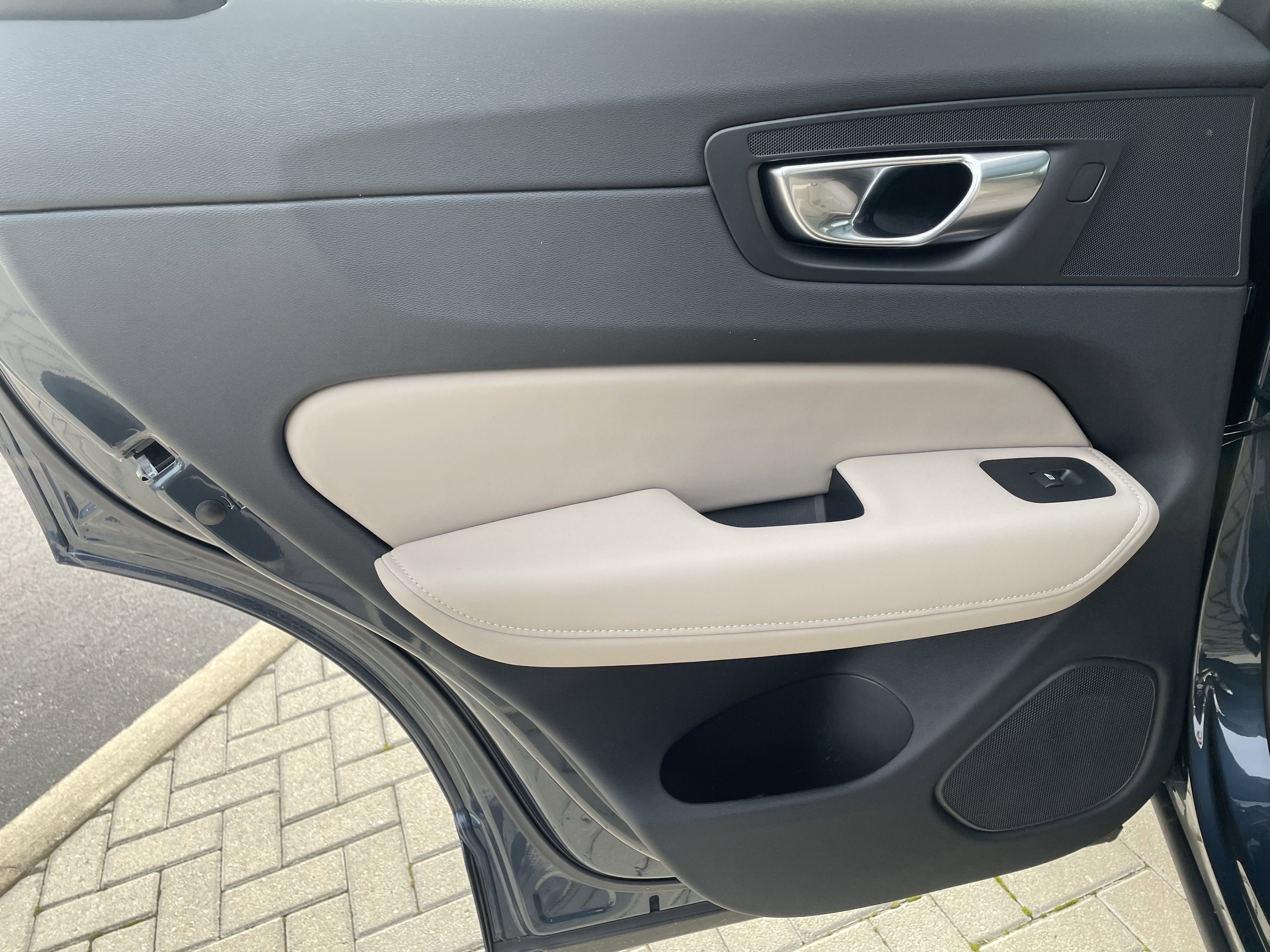 New 2026 Volvo XC60 T8 Core image 11