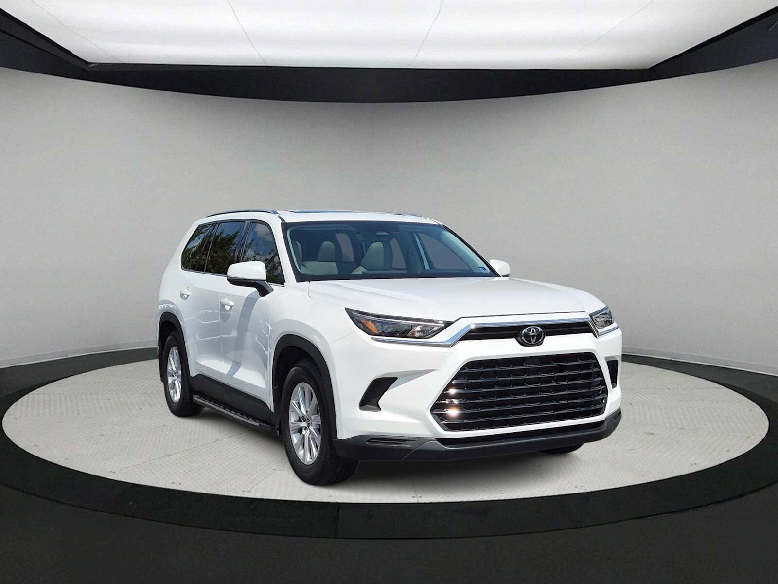 Used 2025 Toyota Grand Highlander AWD image 2