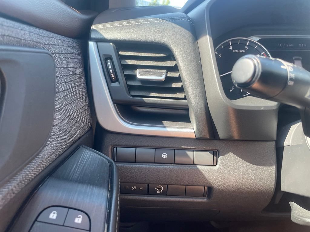 Used 2023 Nissan Rogue SV AWD/4WD image 12