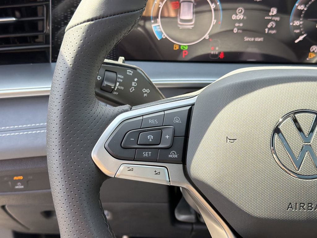 New 2026 Volkswagen Tiguan SE R-Line FWD image 25
