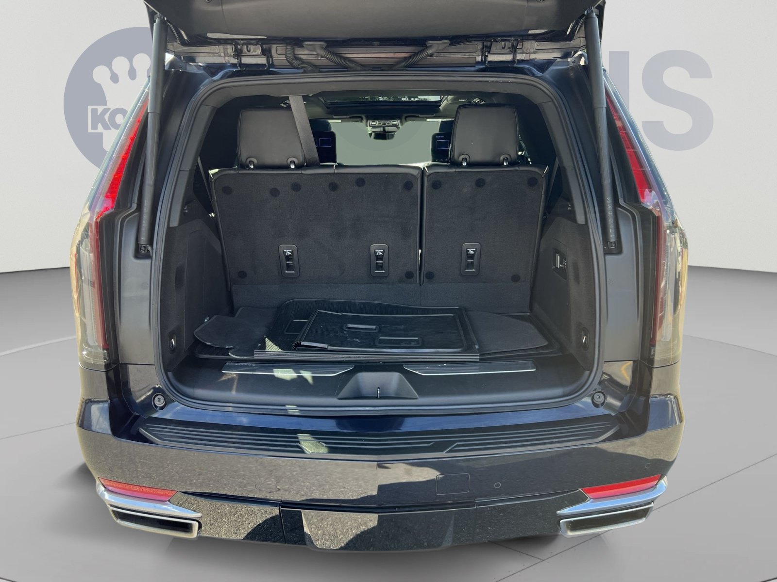 Used 2023 Cadillac Escalade Premium Luxury w/ LPO, Floor Liner Package AWD/4WD image 26