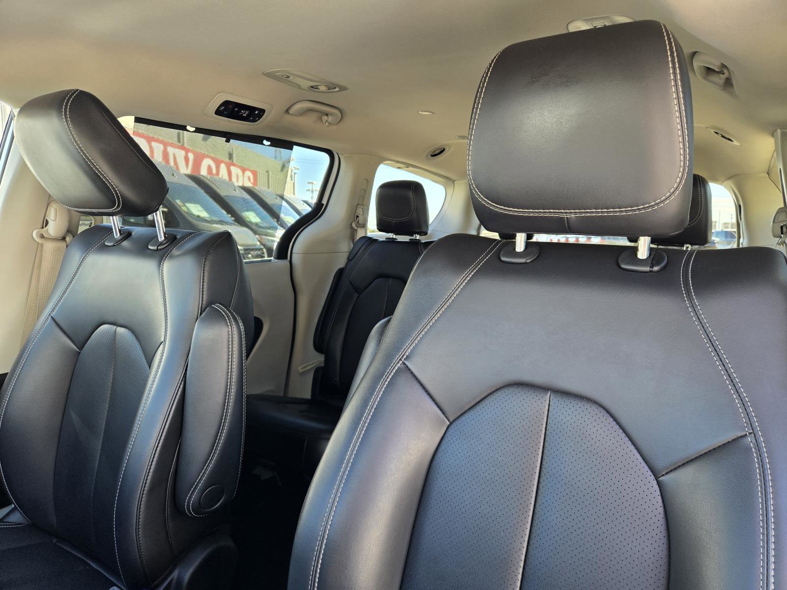 Certified 2023 Chrysler Pacifica Touring-L image 23