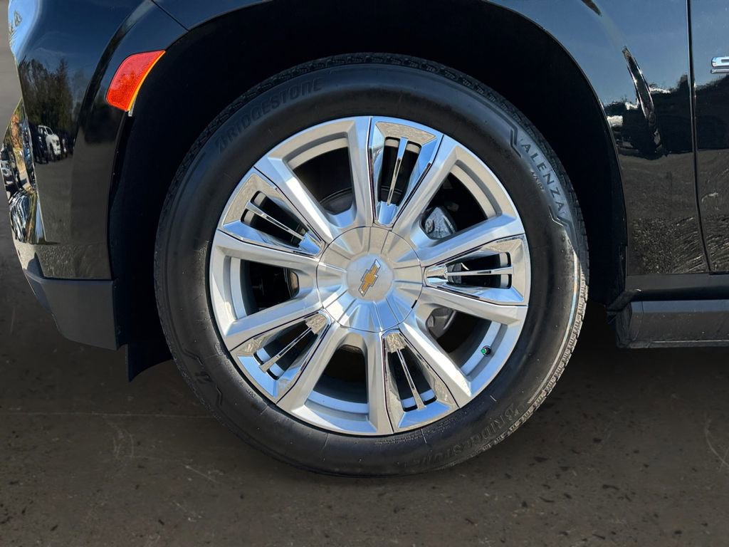 Used 2024 Chevrolet Suburban High Country image 10
