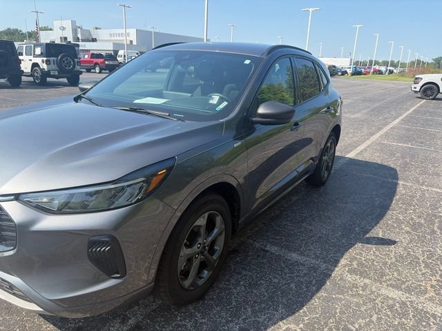 Used 2024 Ford Escape ST-Line w/ Tech Pack #1 AWD/4WD image 4