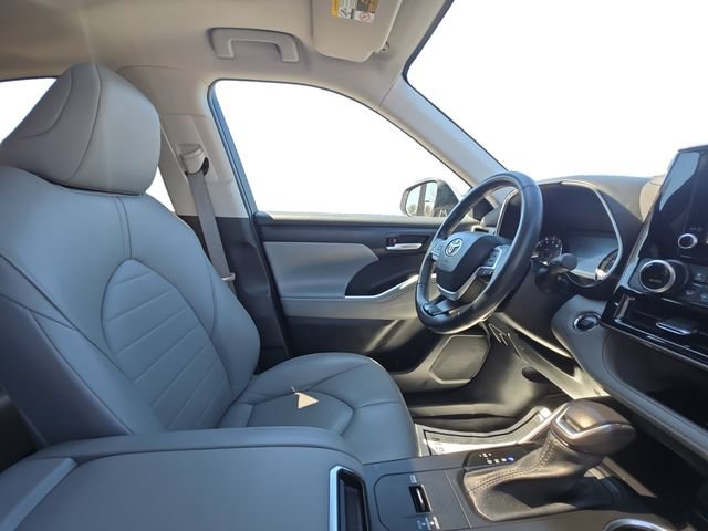 Used 2023 Toyota Highlander XLE FWD image 14