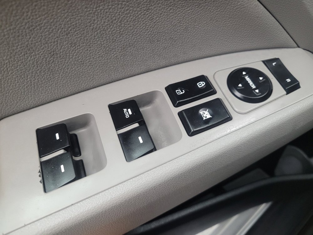 Used 2017 Hyundai Elantra Limited image 27