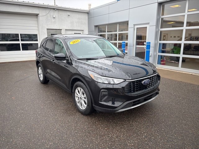 Used 2023 Ford Escape Active w/ Tech Pack #2 image 2
