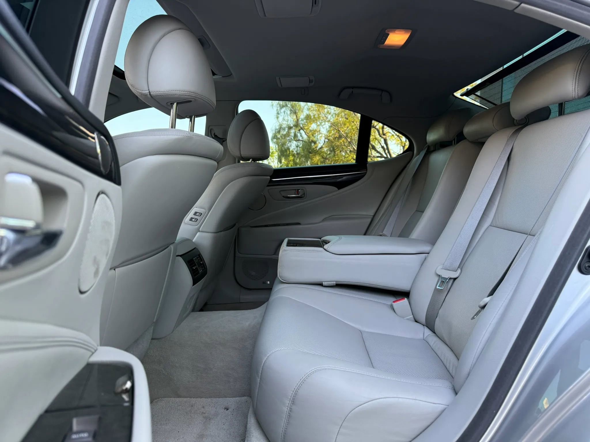 Used 2010 Lexus LS 460 RWD image 14