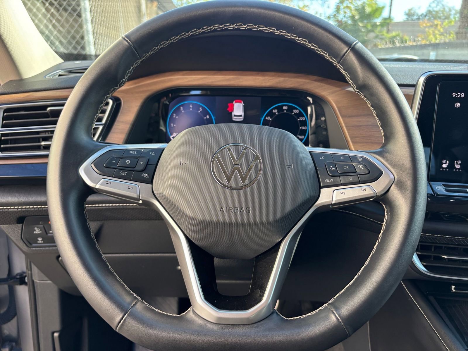 Used 2025 Volkswagen Atlas SE image 29