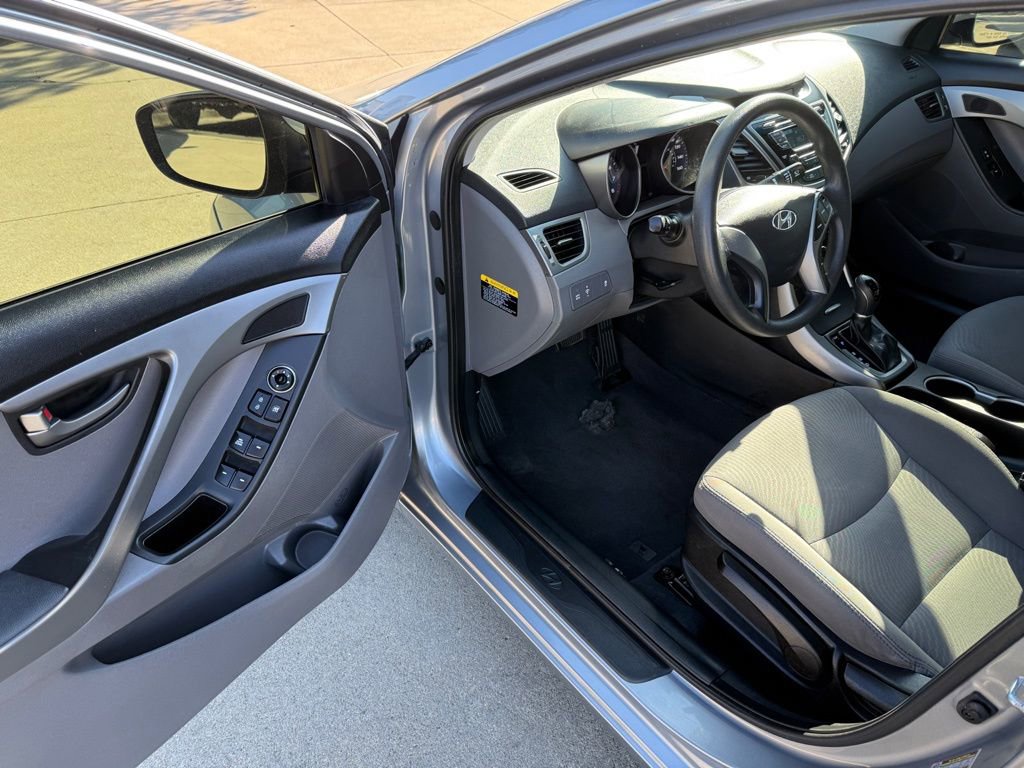 Used 2016 Hyundai Elantra SE image 11