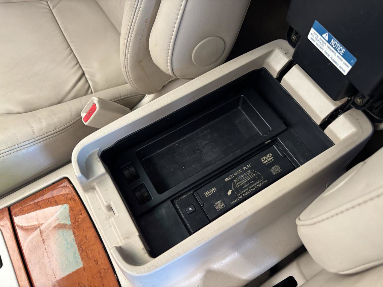 Used 2004 Lexus LX 470 4WD w/ Preferred Accessory Pkg image 17