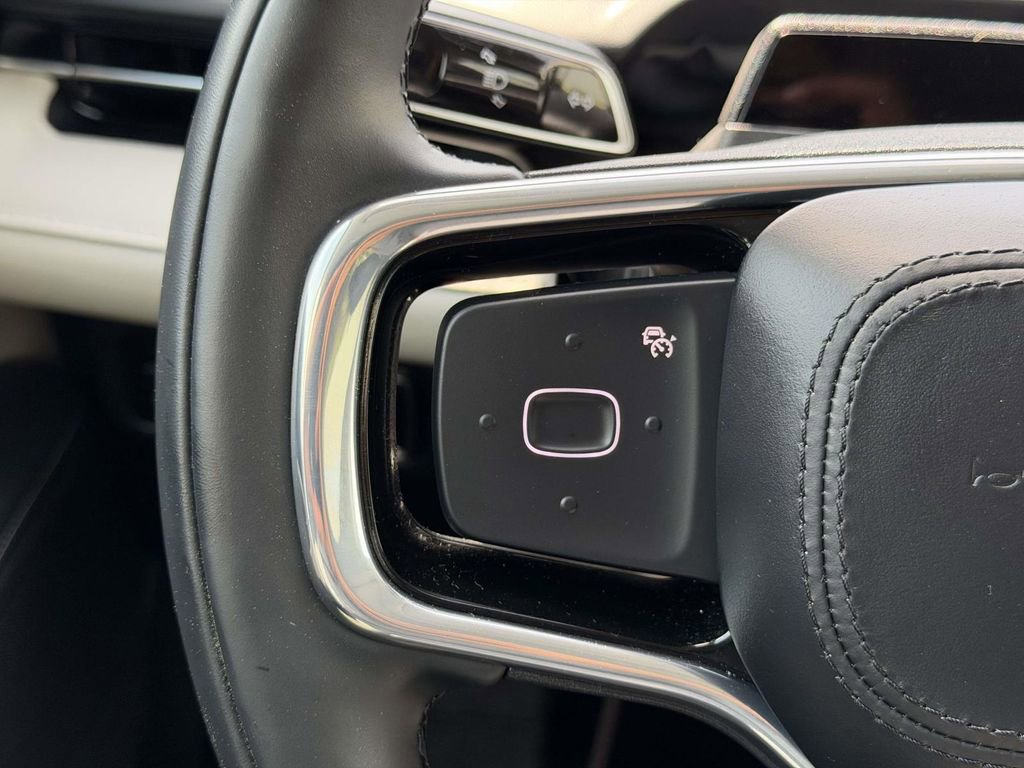 Used 2025 Lincoln Nautilus Reserve image 9