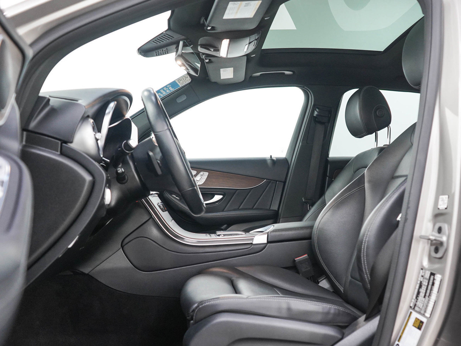 Used 2021 Mercedes-Benz GLC 300 4MATIC image 23
