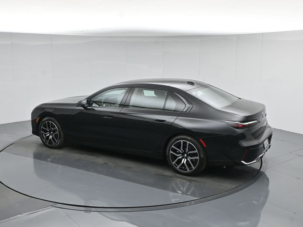 Used 2025 BMW 740i image 43
