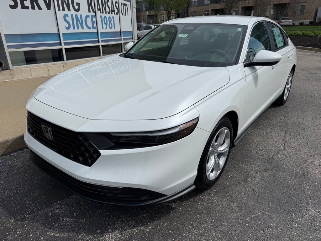 Used 2025 Honda Accord LX image 9