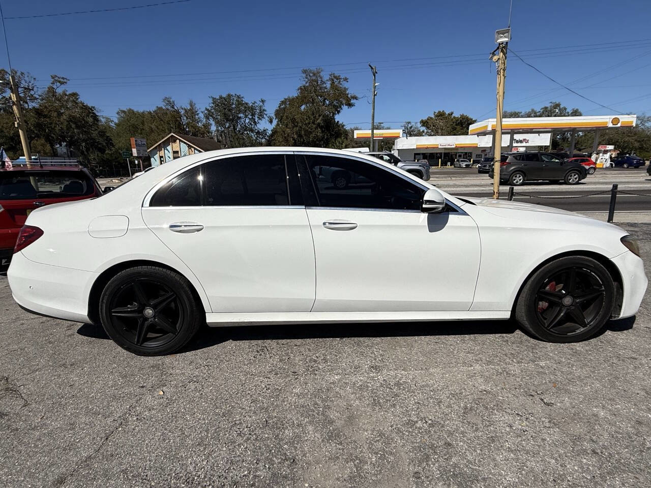 Used 2017 Mercedes-Benz E 300 4MATIC image 8