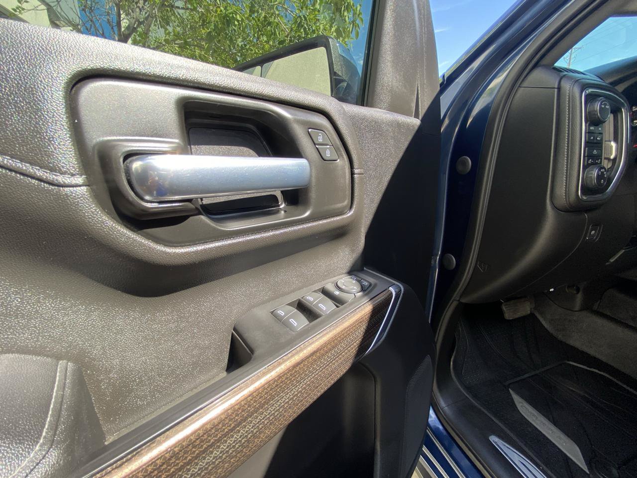 Used 2021 Chevrolet Silverado 1500 LT w/ LPO, Liner Protection Package AWD/4WD image 19