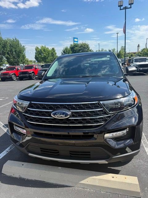 Used 2023 Ford Explorer XLT w/ Equipment Group 202A AWD/4WD image 13