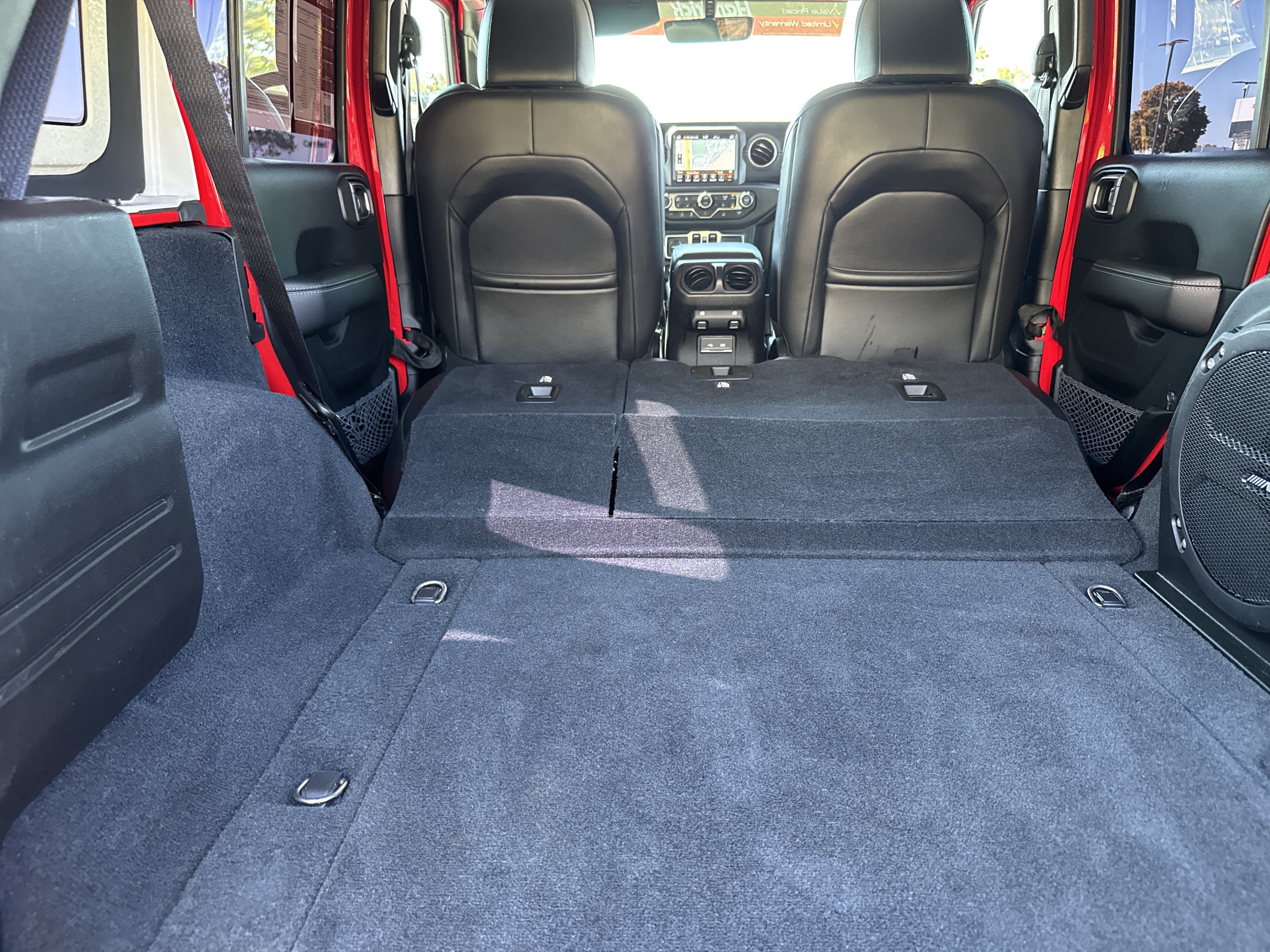 Used 2018 Jeep Wrangler Unlimited Sahara AWD/4WD image 31