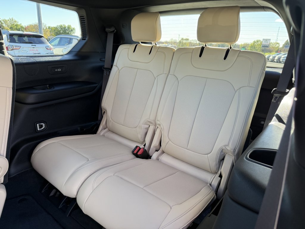 Used 2025 Jeep Grand Cherokee L Limited w/ Luxury Tech Group II image 14