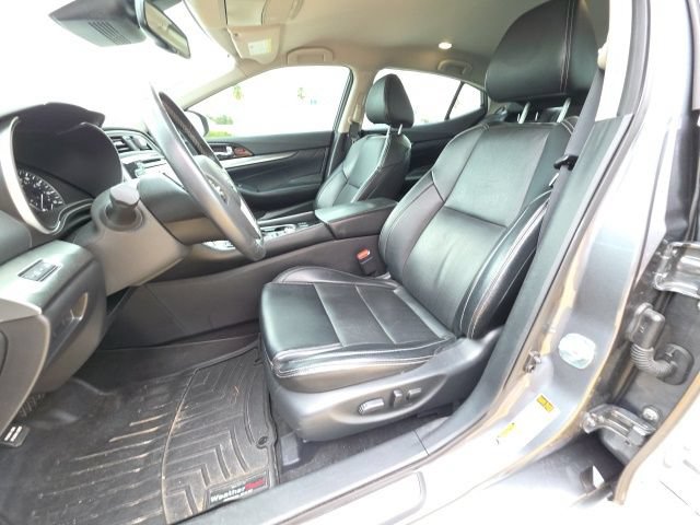 Used 2023 Nissan Maxima SV w/ Floor Mat Group FWD image 13