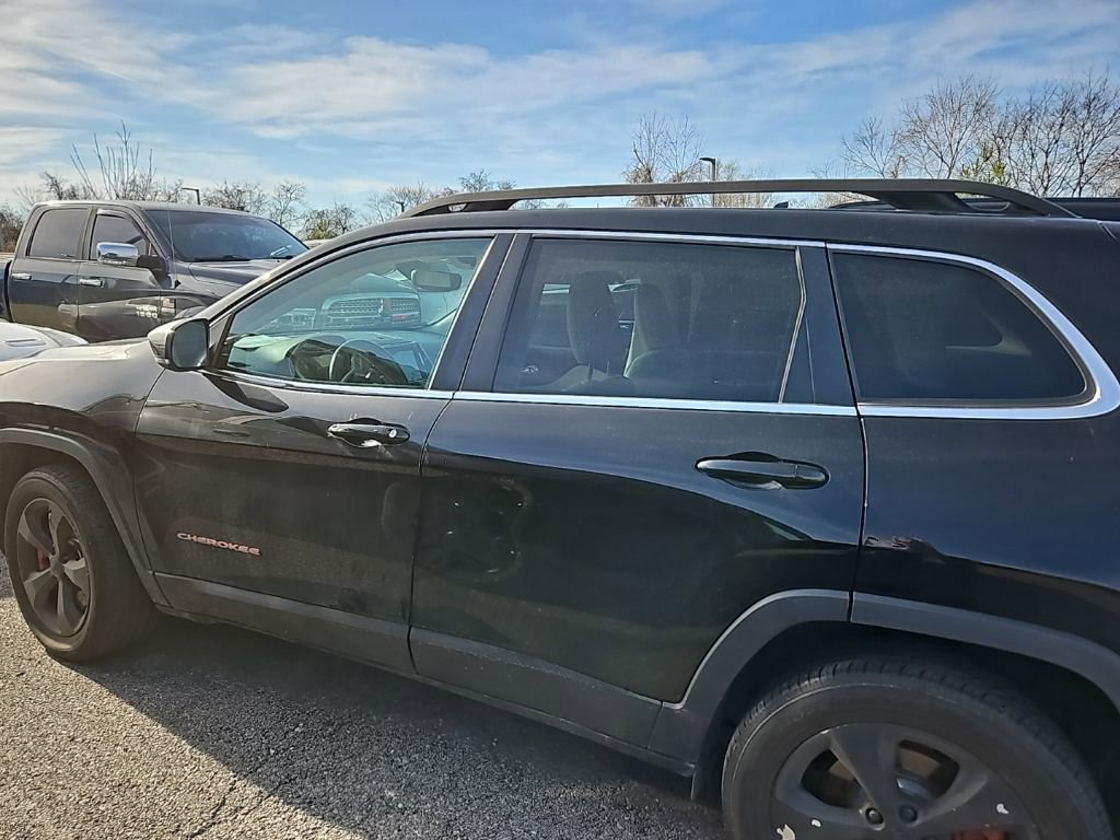 Used 2019 Jeep Cherokee Limited image 4