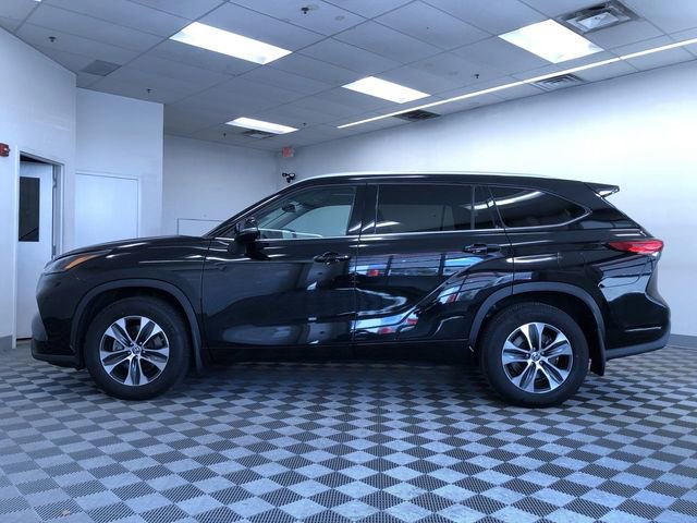 Used 2022 Toyota Highlander XLE image 12