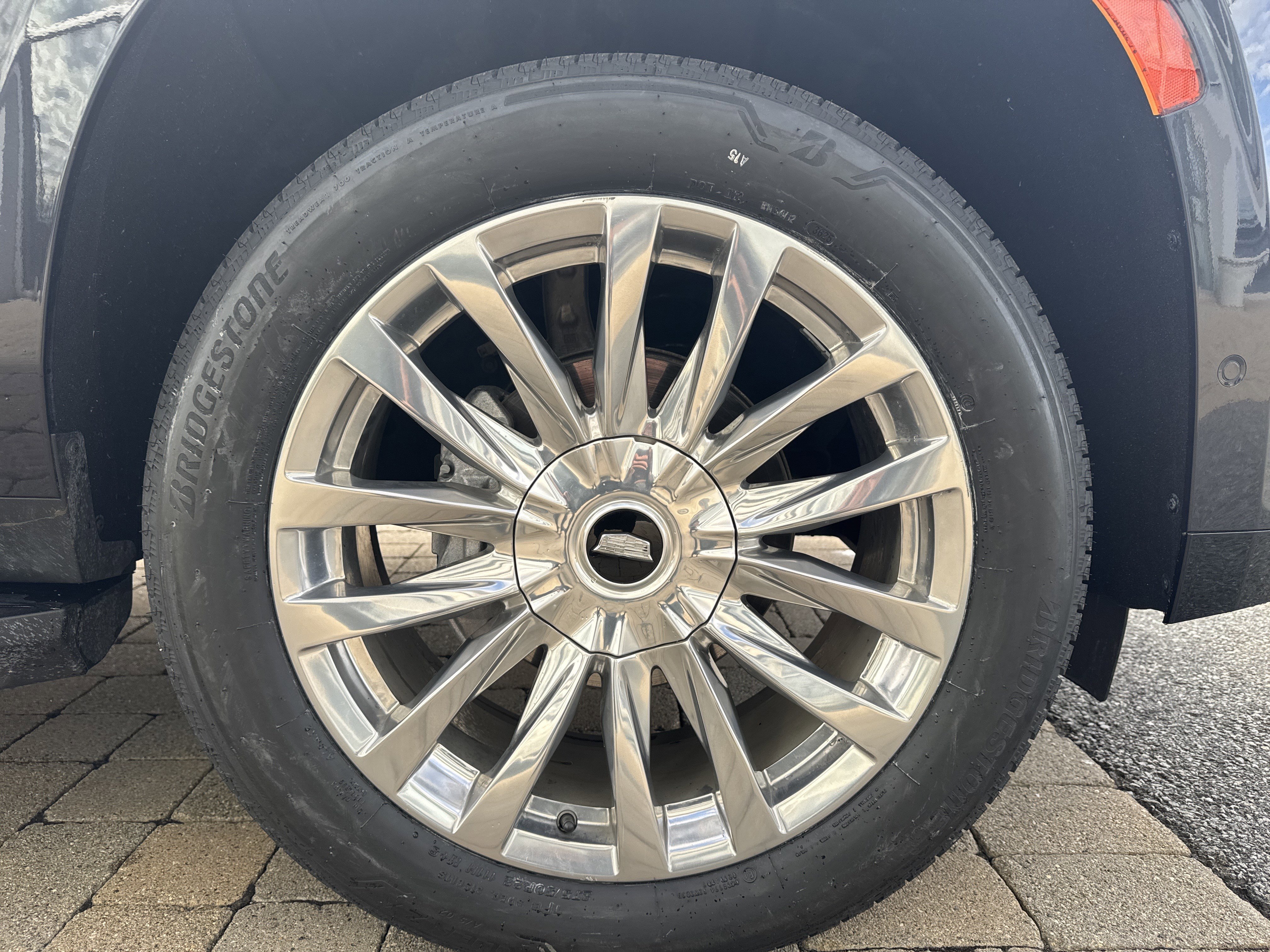 Used 2023 Cadillac Escalade Premium Luxury image 32