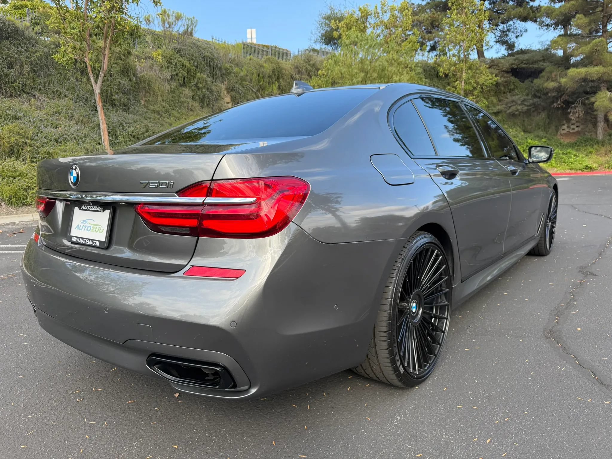 Used 2017 BMW 750i RWD image 5