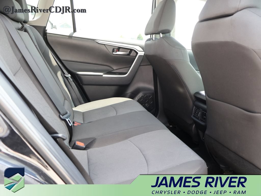 Used 2025 Toyota RAV4 XLE AWD/4WD image 12