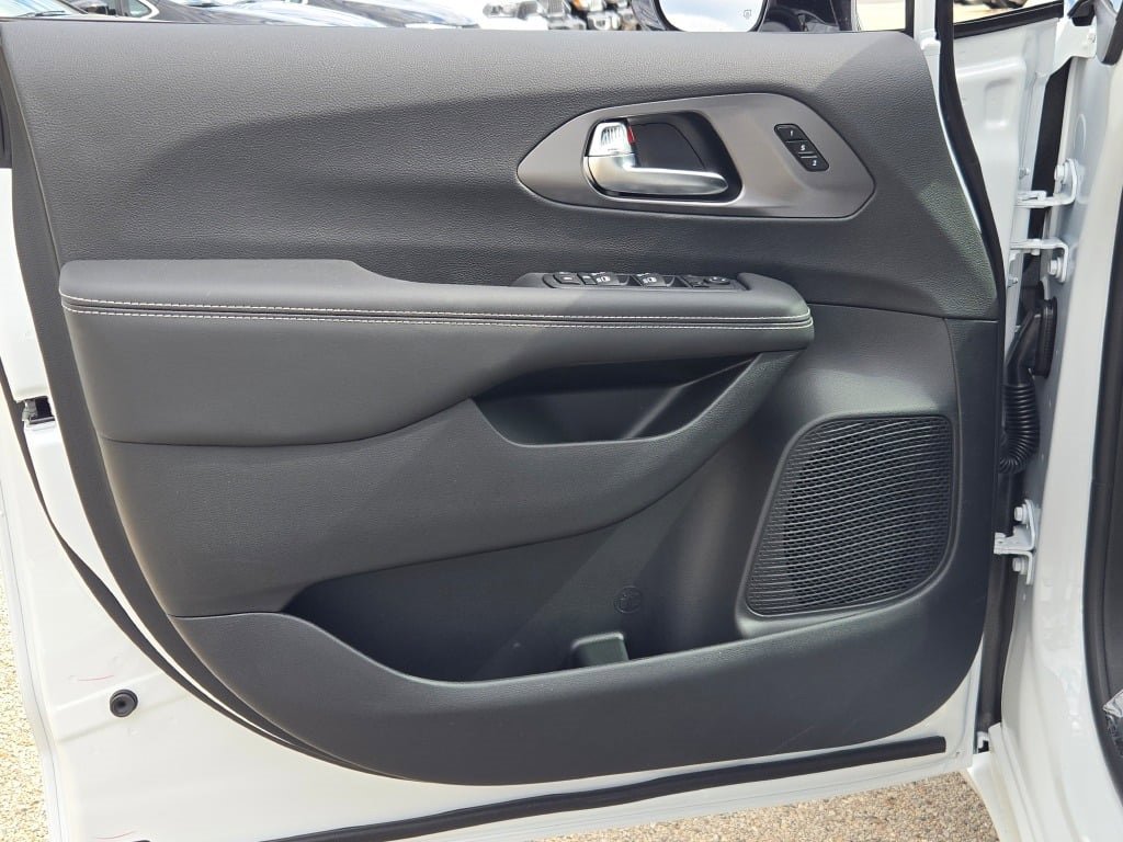 New 2026 Chrysler Pacifica Select image 22