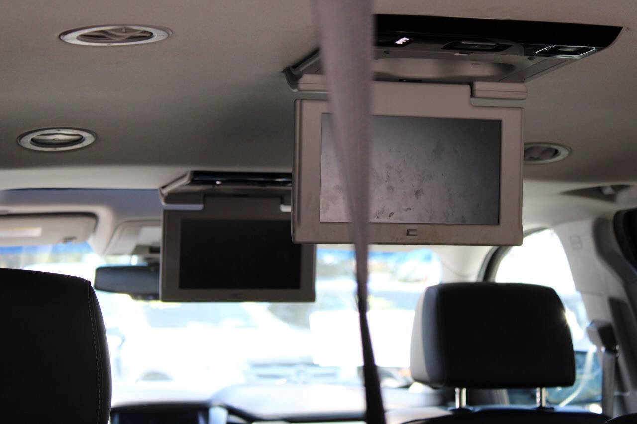 Used 2015 GMC Yukon XL SLT w/ Open Road Package image 24