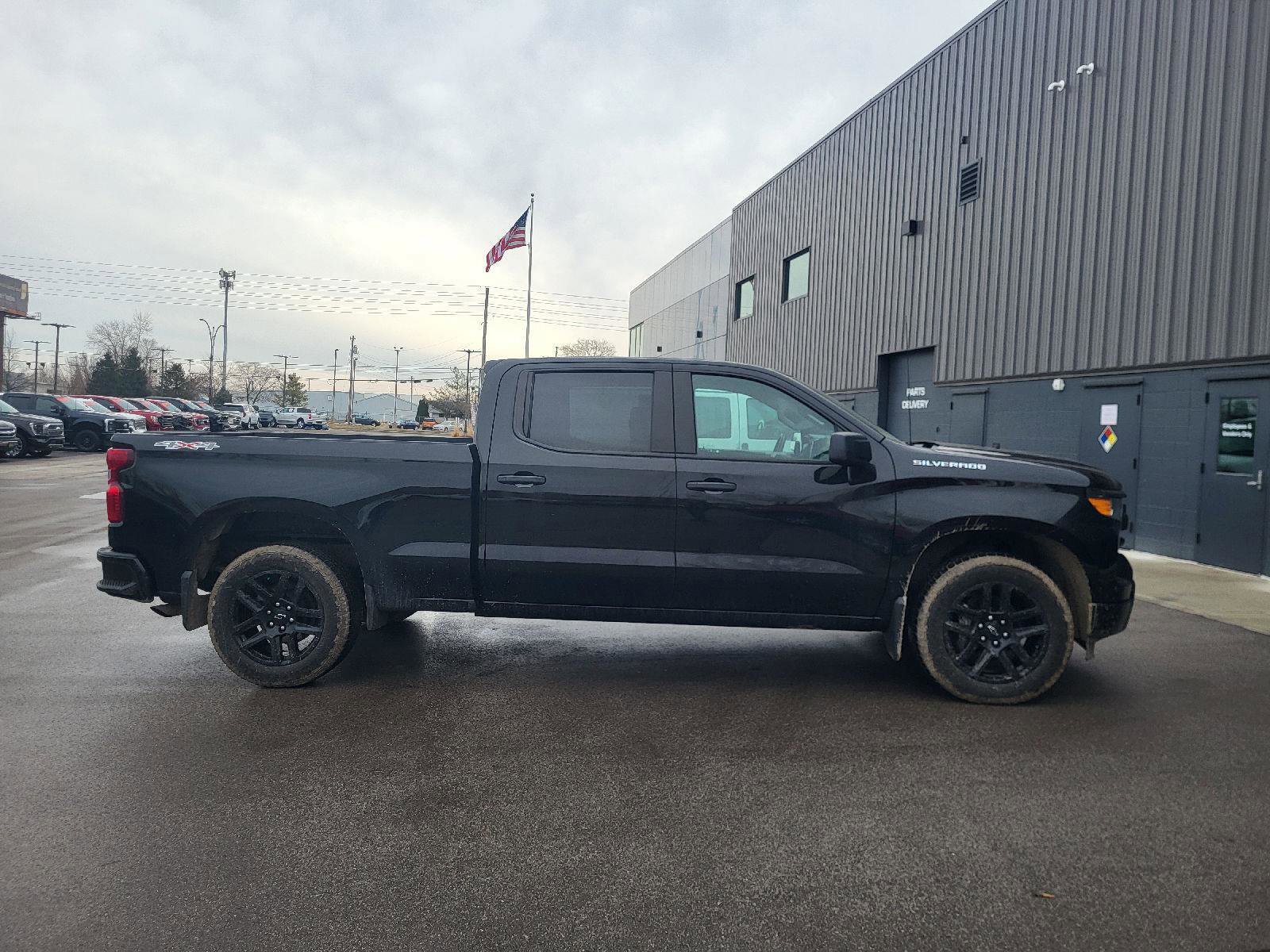 Used 2023 Chevrolet Silverado 1500 Custom image 2