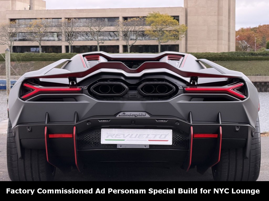 Used 2024 Lamborghini Revuelto image 5