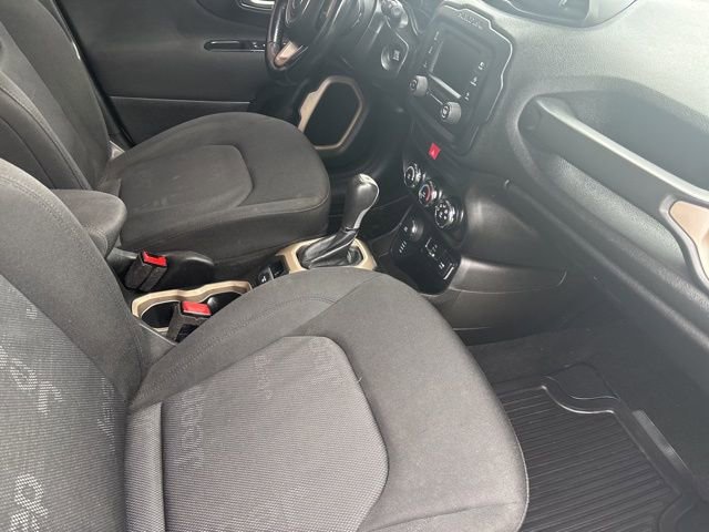 Used 2017 Jeep Renegade Latitude image 34