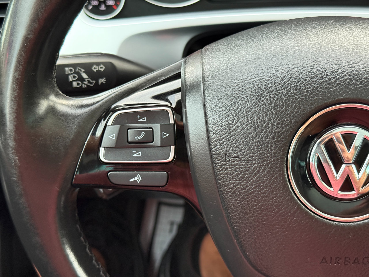 Used 2012 Volkswagen Touareg VR6 image 74