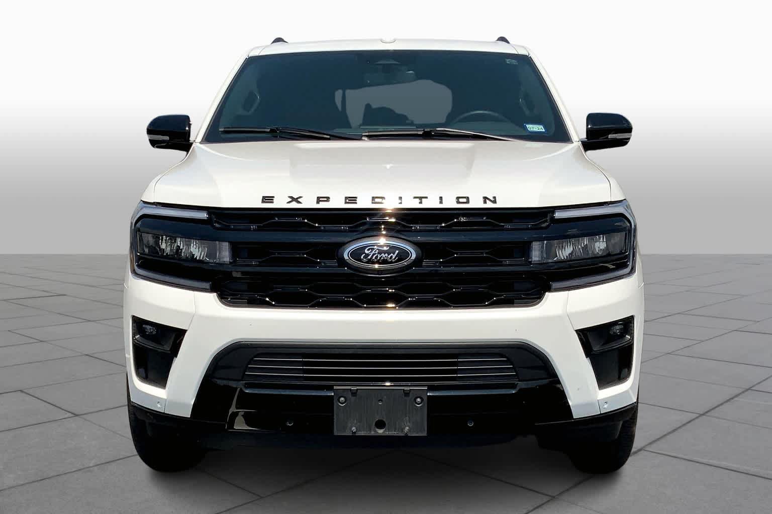 Used 2022 Ford Expedition Limited RWD image 4