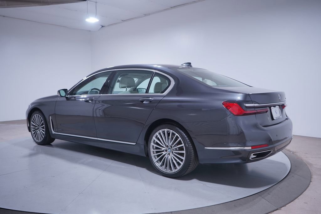 Used 2022 BMW 740i image 3