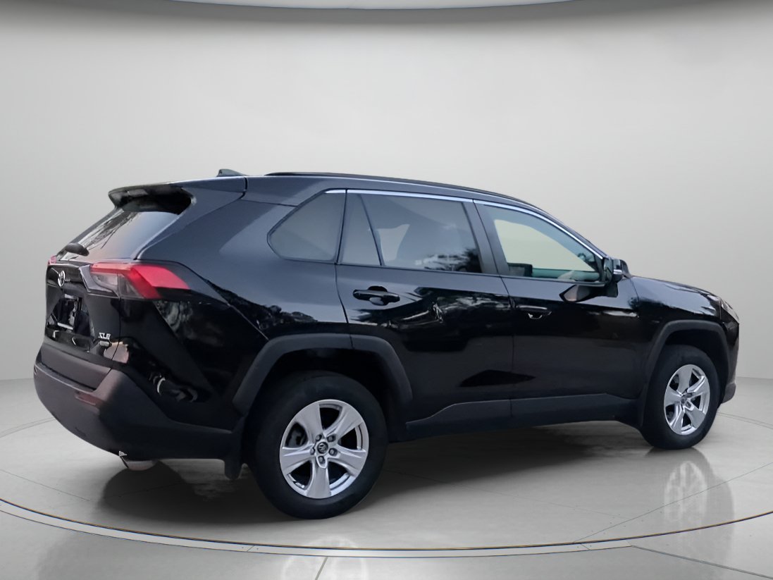 Used 2021 Toyota RAV4 XLE AWD/4WD image 29