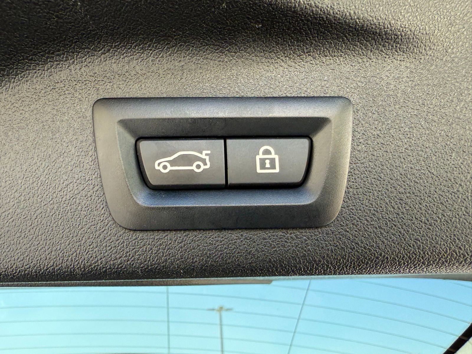 Used 2022 BMW X7 xDrive40i w/ M Sport Package image 18