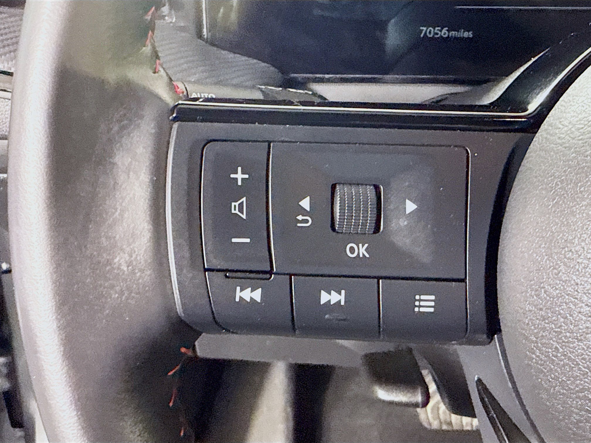 Used 2025 Nissan Kicks SR w/ Interior Electronics Package image 14