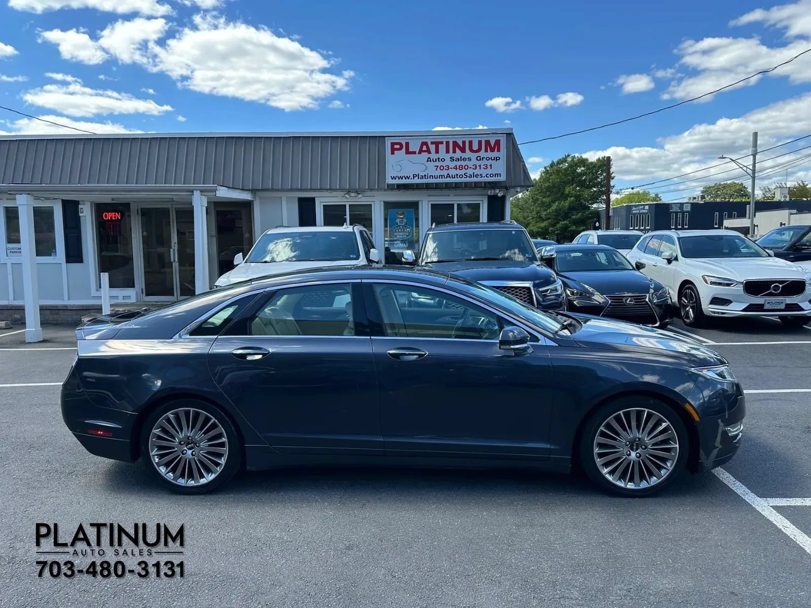 Used 2013 Lincoln MKZ Hybrid FWD image 2