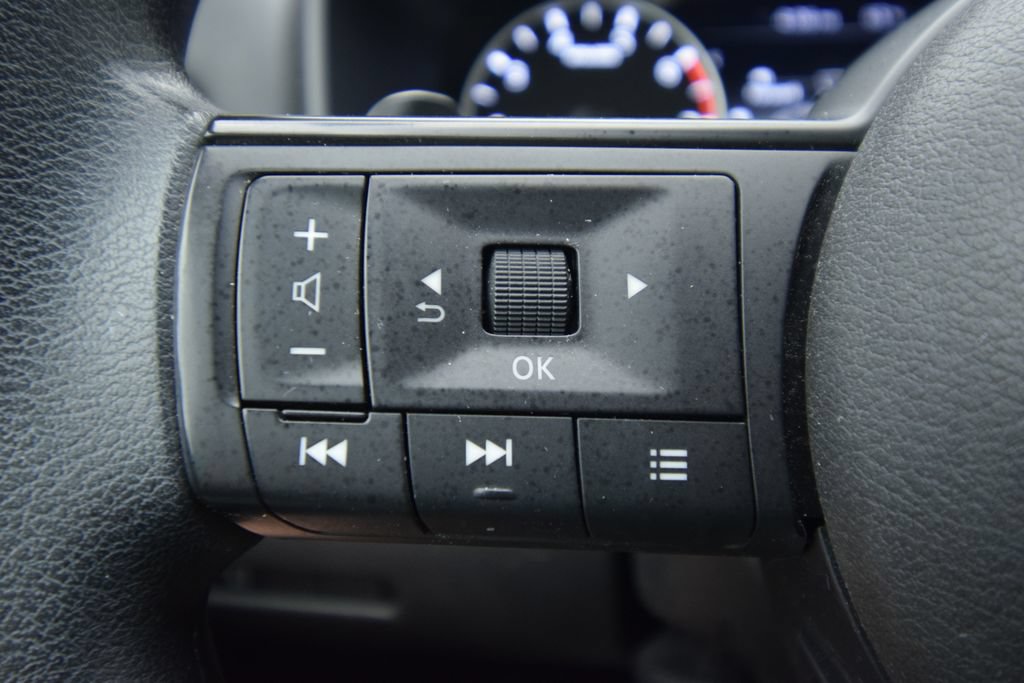 Used 2023 Nissan Rogue S FWD image 32