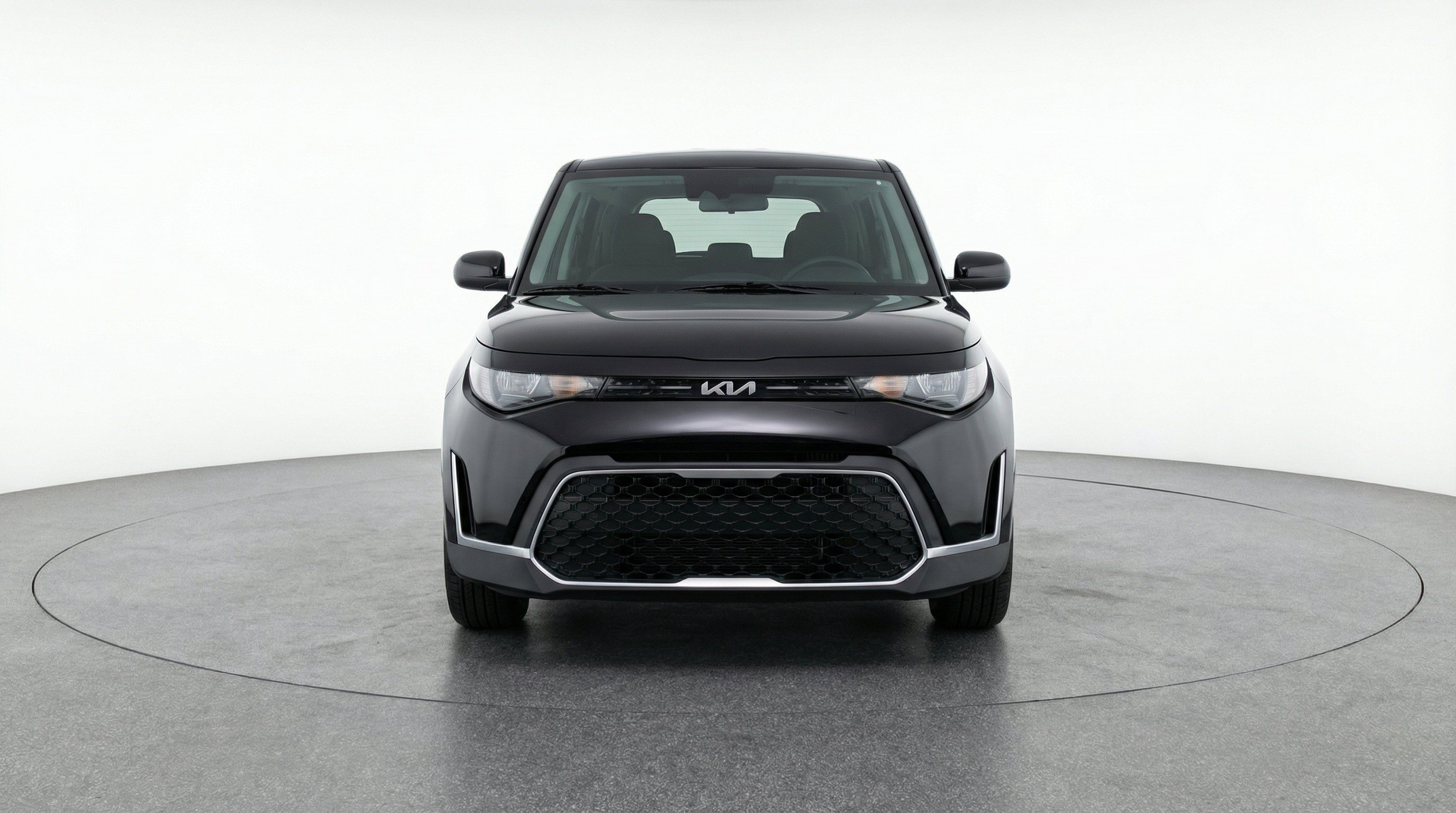 Used 2025 Kia Soul LX w/ LX Technology Package FWD image 2