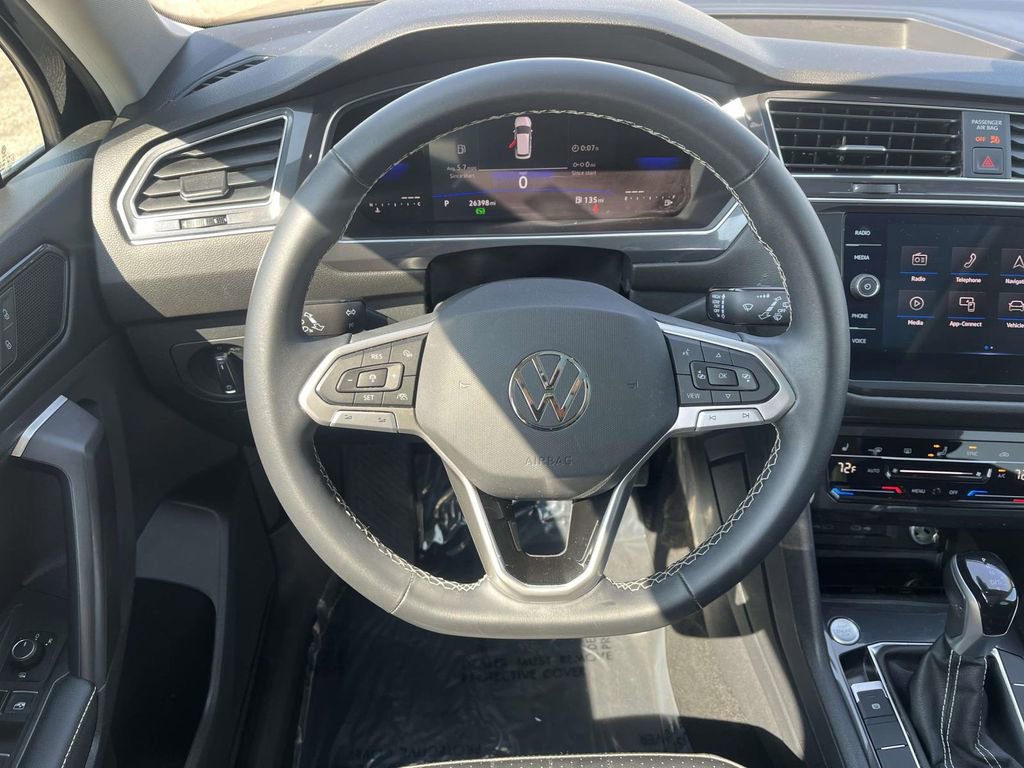 Certified 2023 Volkswagen Tiguan SE w/ Panoramic Sunroof Package image 17