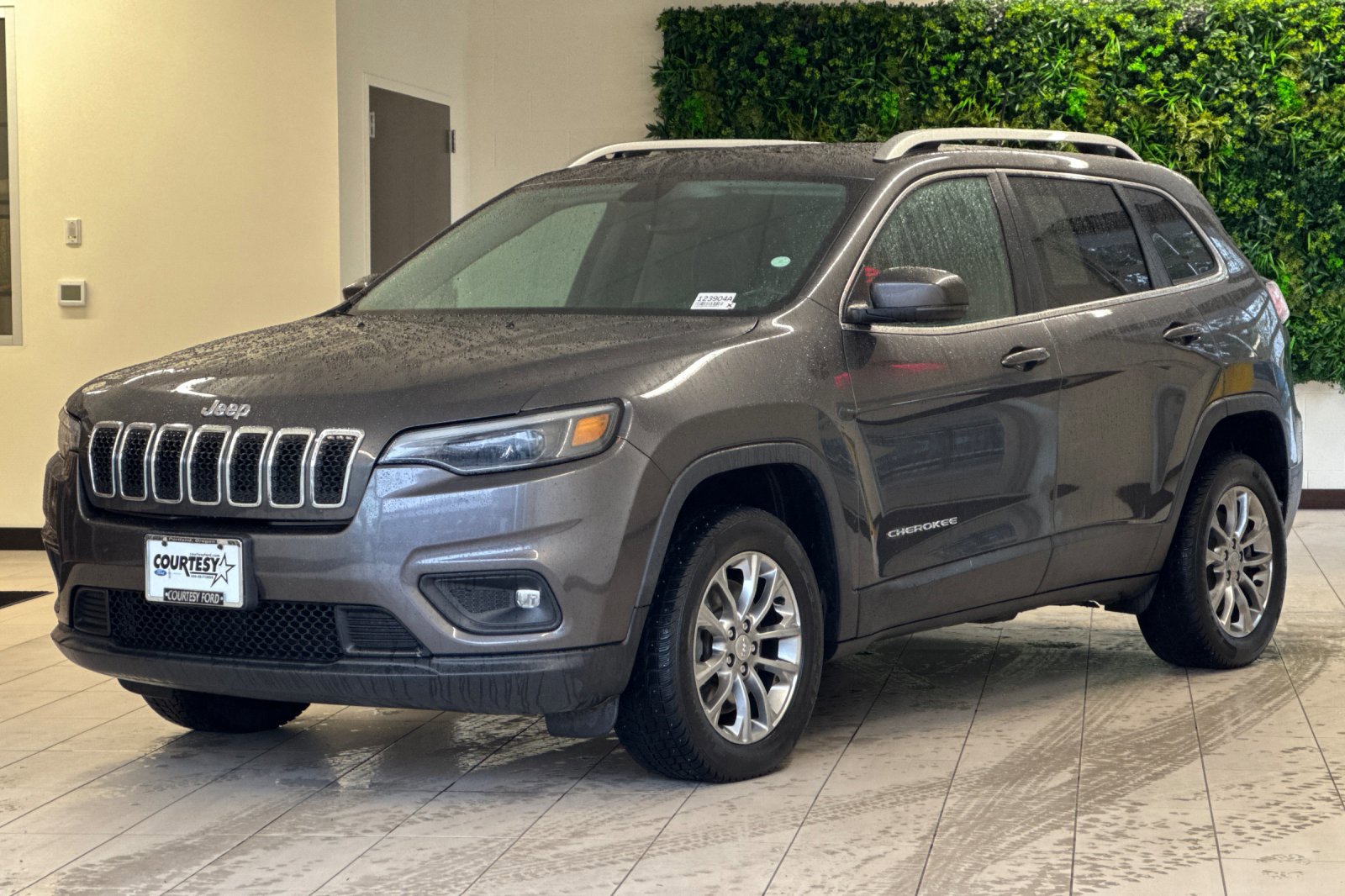 Used 2020 Jeep Cherokee Latitude Plus w/ Comfort/Convenience Group image 8